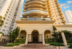 Apartamento Ultra Luxo no Jardins: 900m², 8 Vagas (até 11), Suíte Master com 2 Banheiros e Acabamento em Mármore