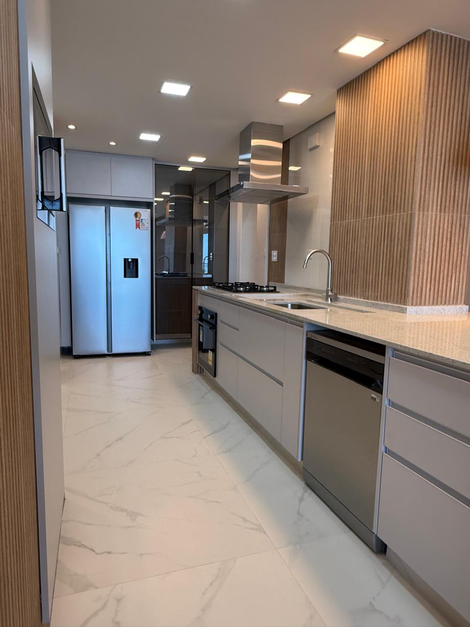 Apartamento em Pitangueiras — Guarujá: 160m², Porteira Fechada e Excelente Localização