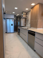 Apartamento em Pitangueiras — Guarujá: 160m², Porteira Fechada e Excelente Localização