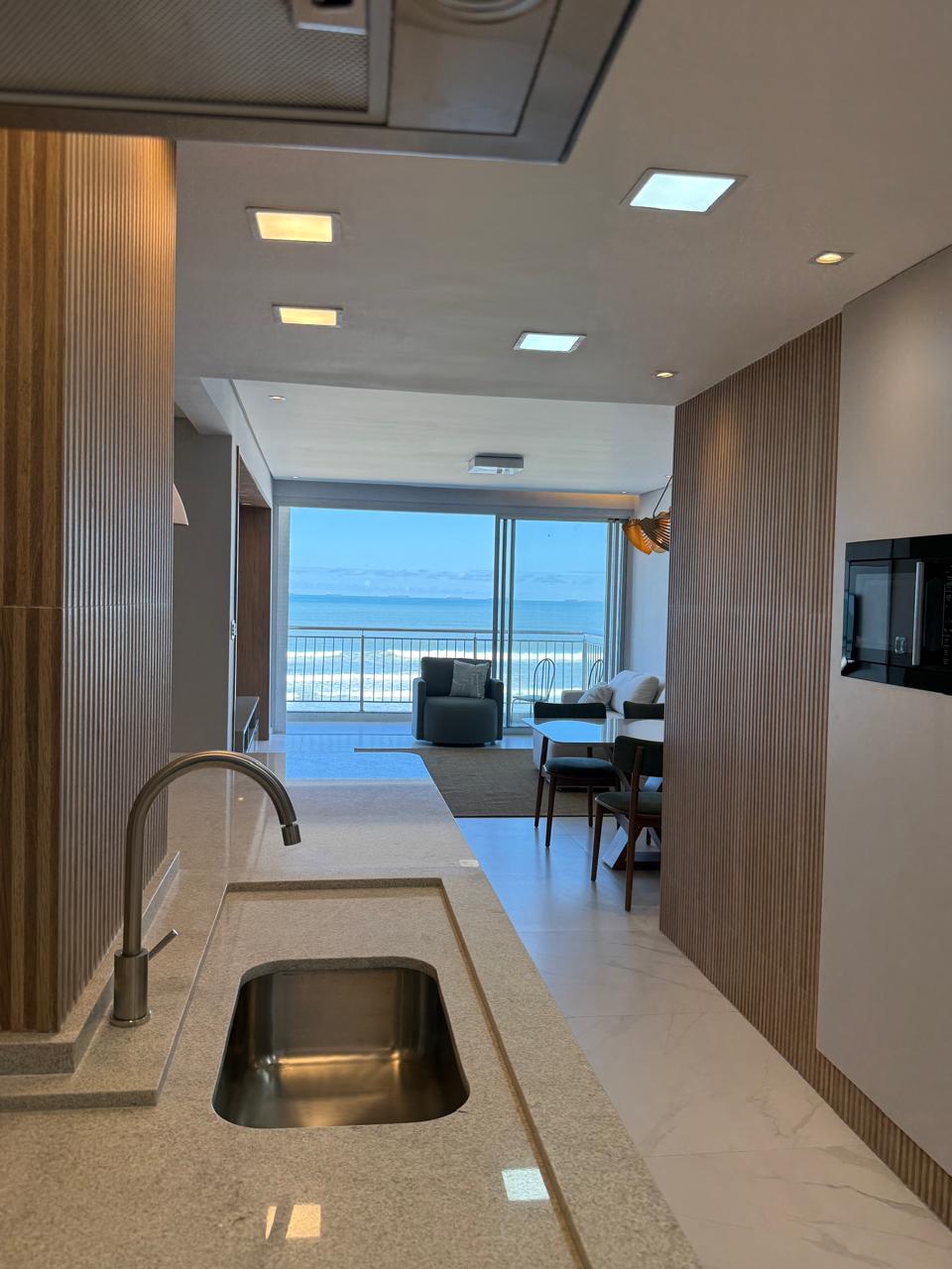 Apartamento em Pitangueiras — Guarujá: 160m², Porteira Fechada e Excelente Localização