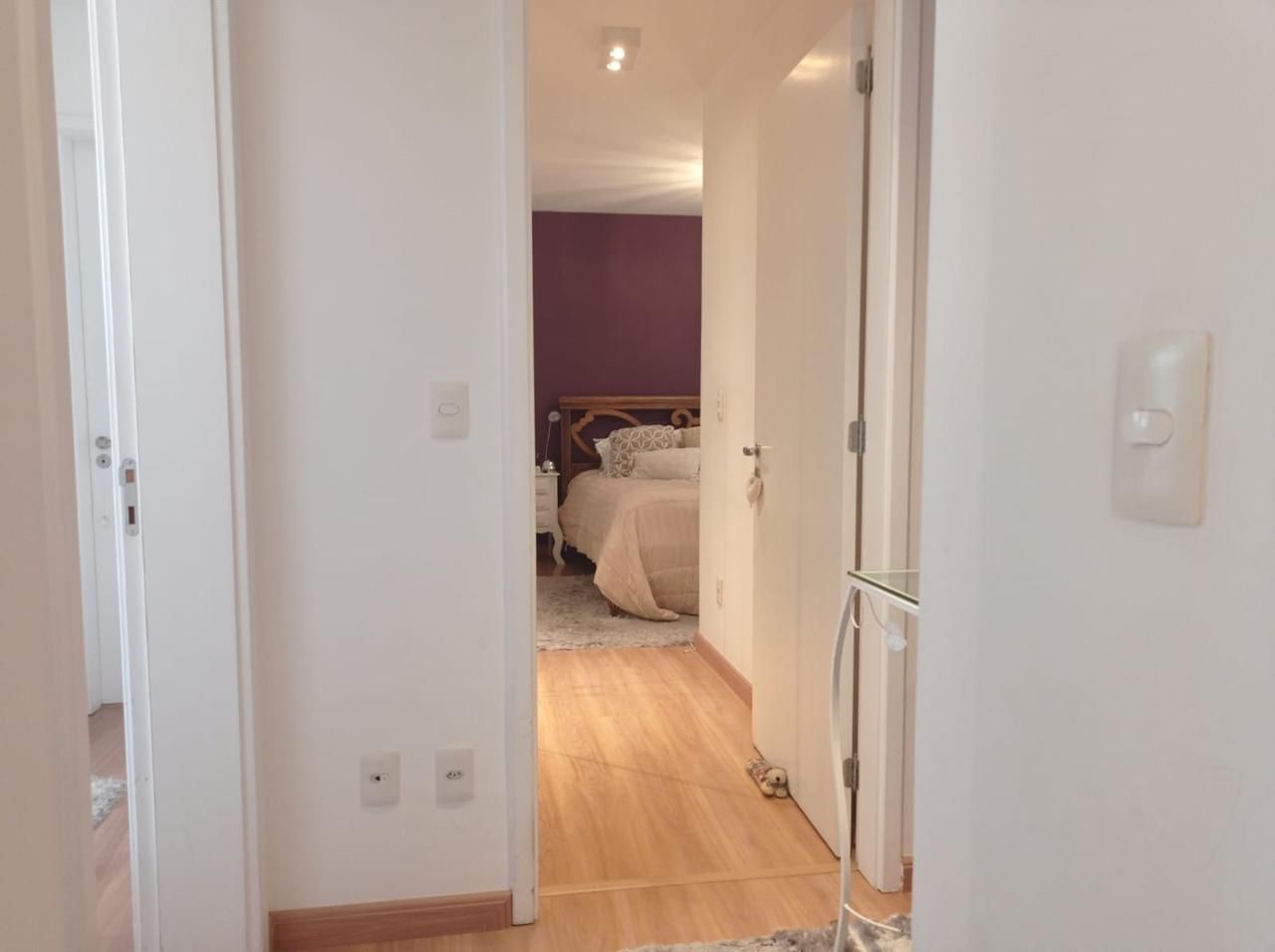 Casa Alto Padrão na Aclimação: 240m², 3 Suítes Reversíveis, 3 Vagas e Segurança Exclusiva