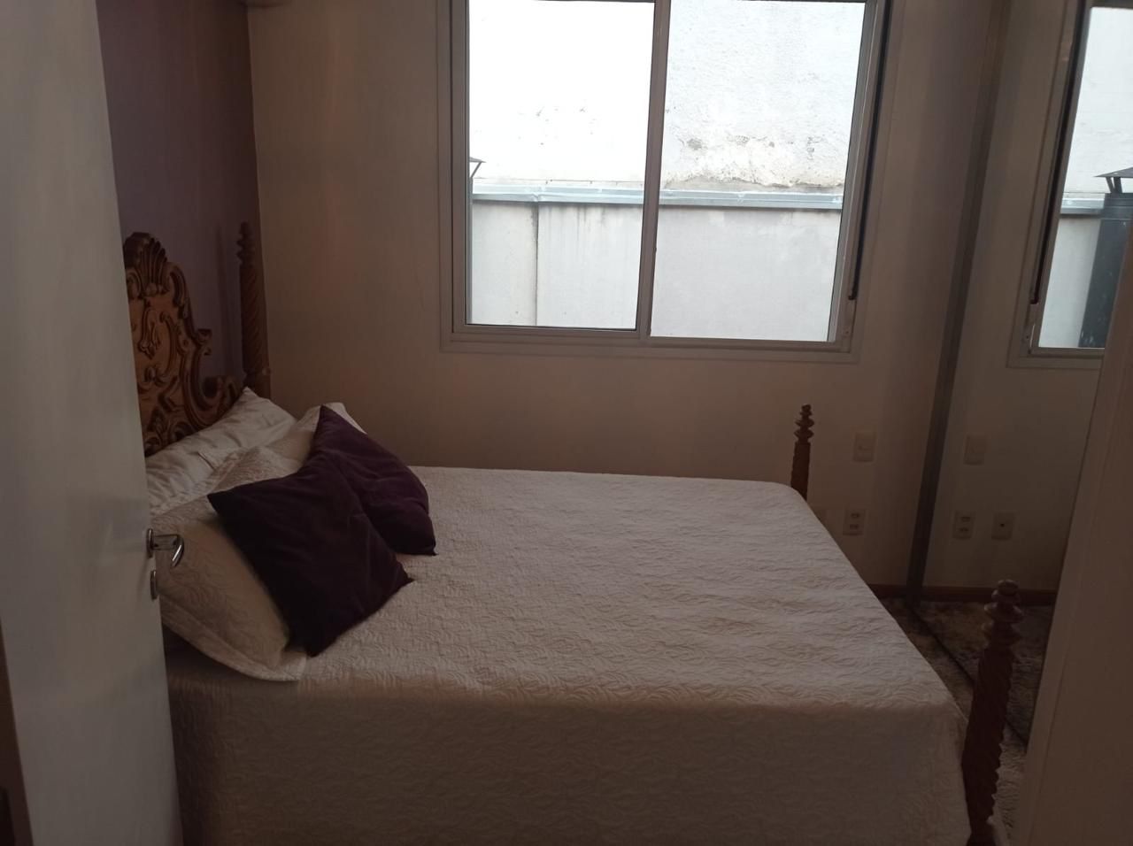 Casa Alto Padrão na Aclimação: 240m², 3 Suítes Reversíveis, 3 Vagas e Segurança Exclusiva