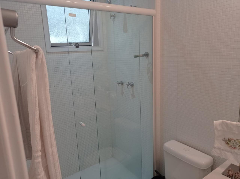 Casa Alto Padrão na Aclimação: 240m², 3 Suítes Reversíveis, 3 Vagas e Segurança Exclusiva
