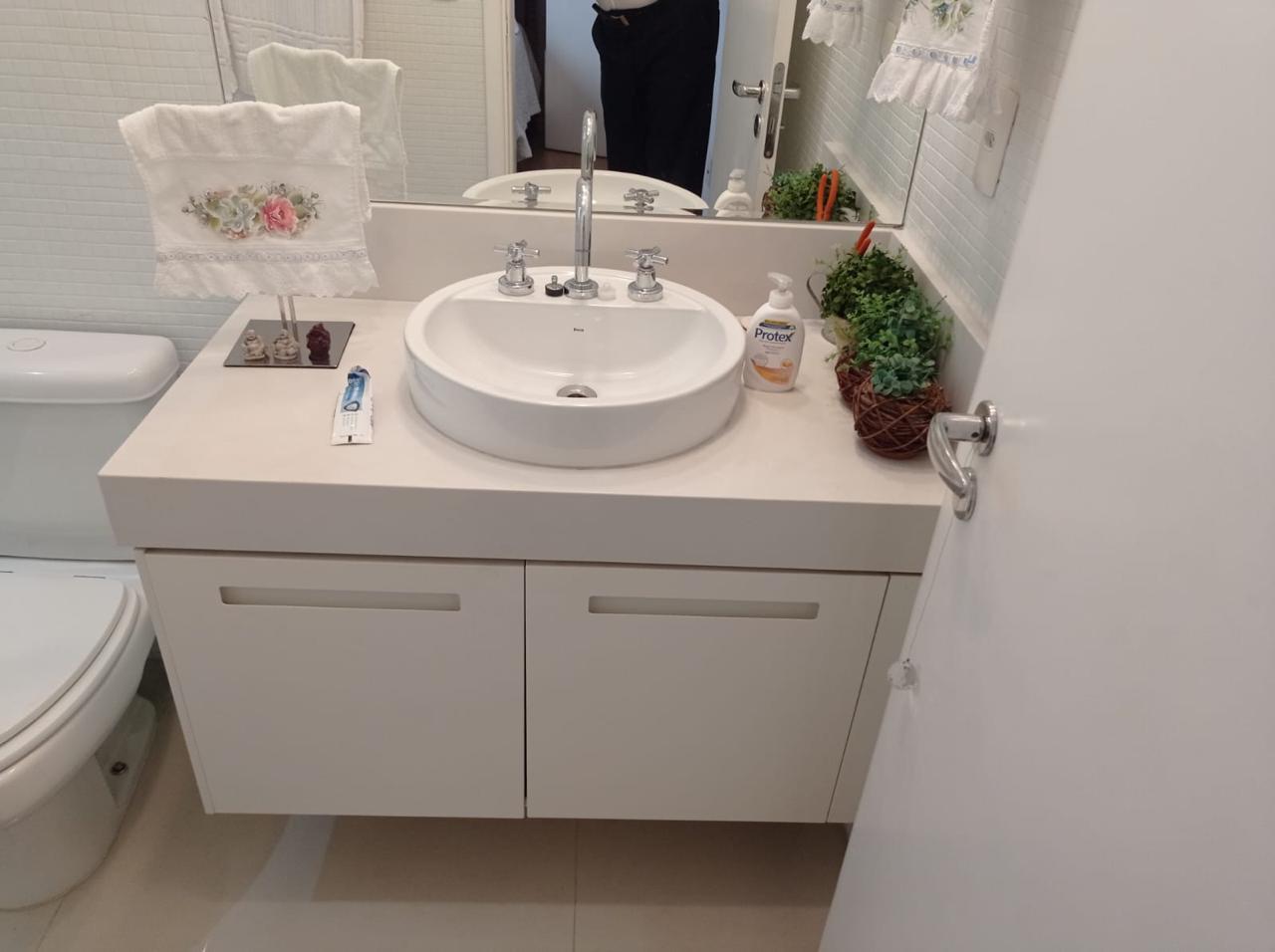 Casa Alto Padrão na Aclimação: 240m², 3 Suítes Reversíveis, 3 Vagas e Segurança Exclusiva