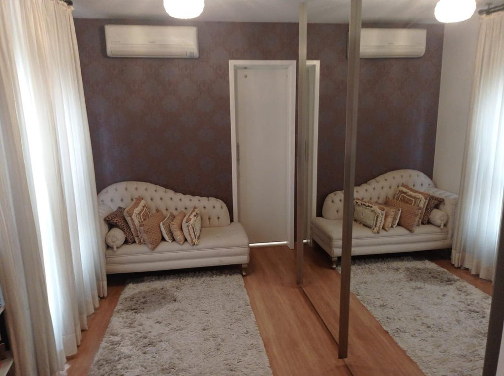 Casa Alto Padrão na Aclimação: 240m², 3 Suítes Reversíveis, 3 Vagas e Segurança Exclusiva