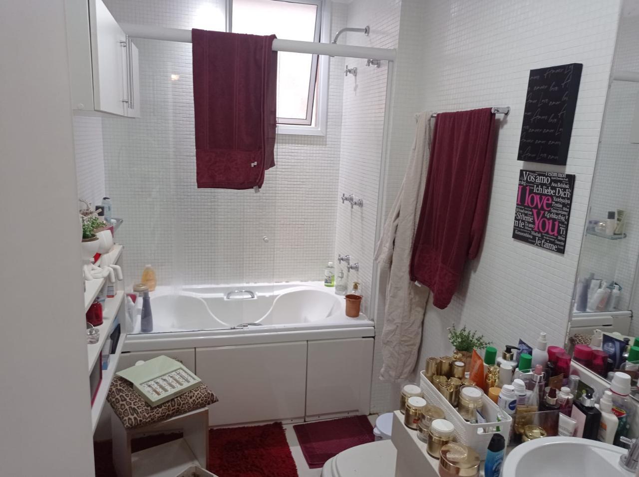 Casa Alto Padrão na Aclimação: 240m², 3 Suítes Reversíveis, 3 Vagas e Segurança Exclusiva