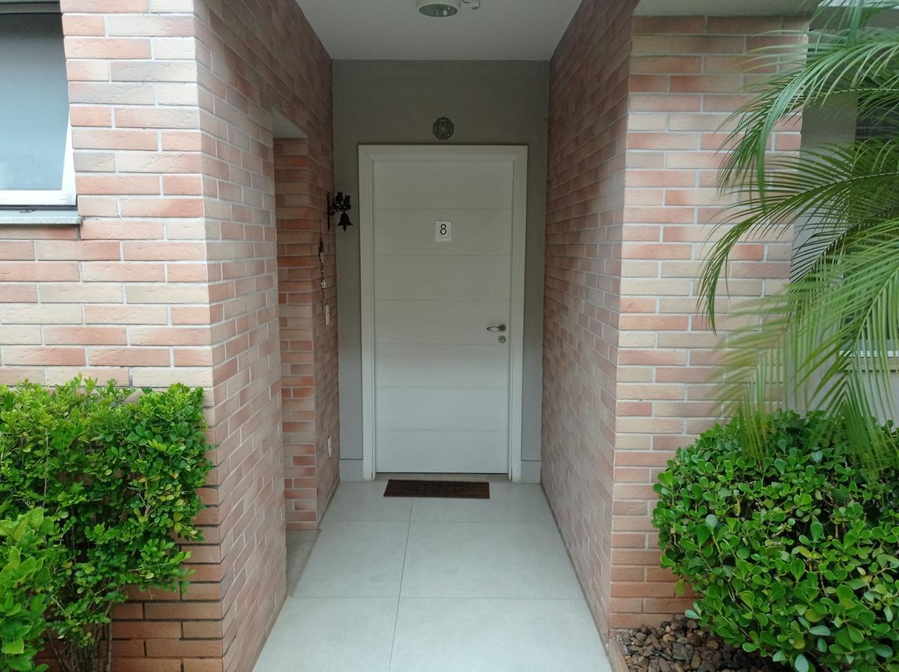 Casa Alto Padrão na Aclimação: 240m², 3 Suítes Reversíveis, 3 Vagas e Segurança Exclusiva