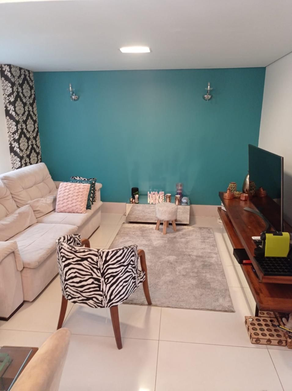 Casa Alto Padrão na Aclimação: 240m², 3 Suítes Reversíveis, 3 Vagas e Segurança Exclusiva