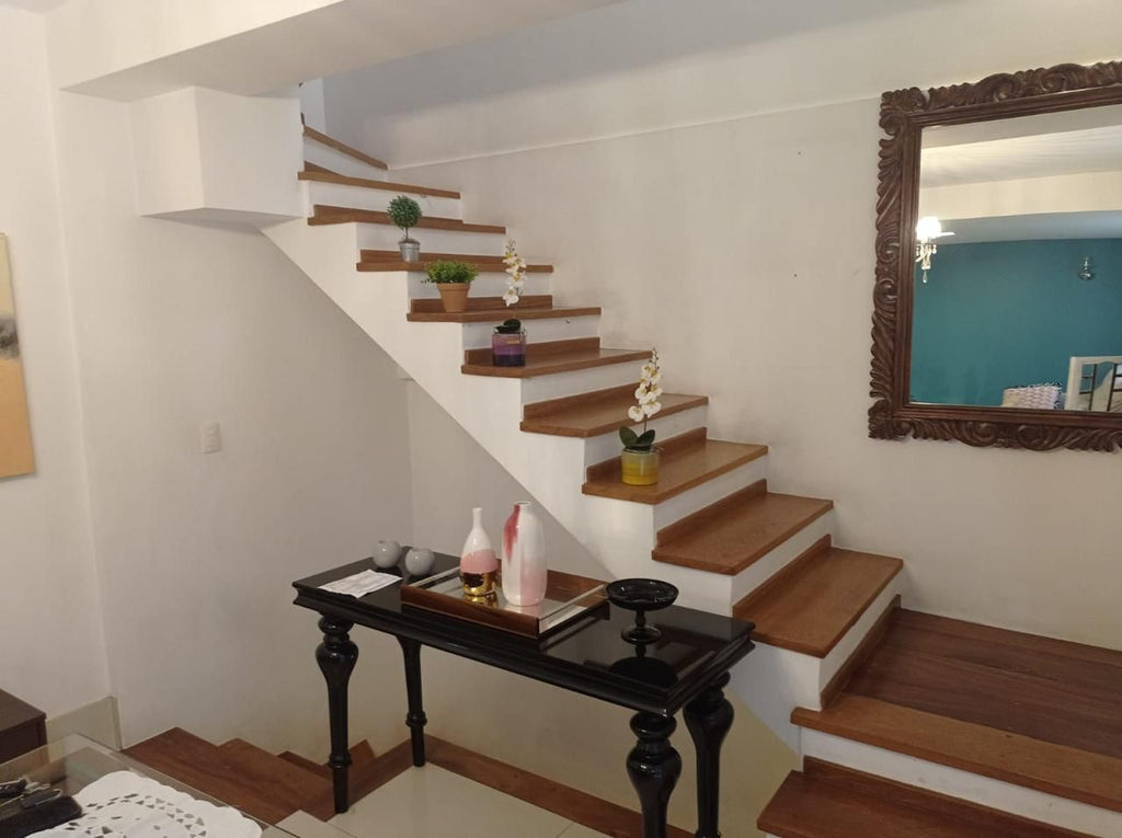 Casa Alto Padrão na Aclimação: 240m², 3 Suítes Reversíveis, 3 Vagas e Segurança Exclusiva