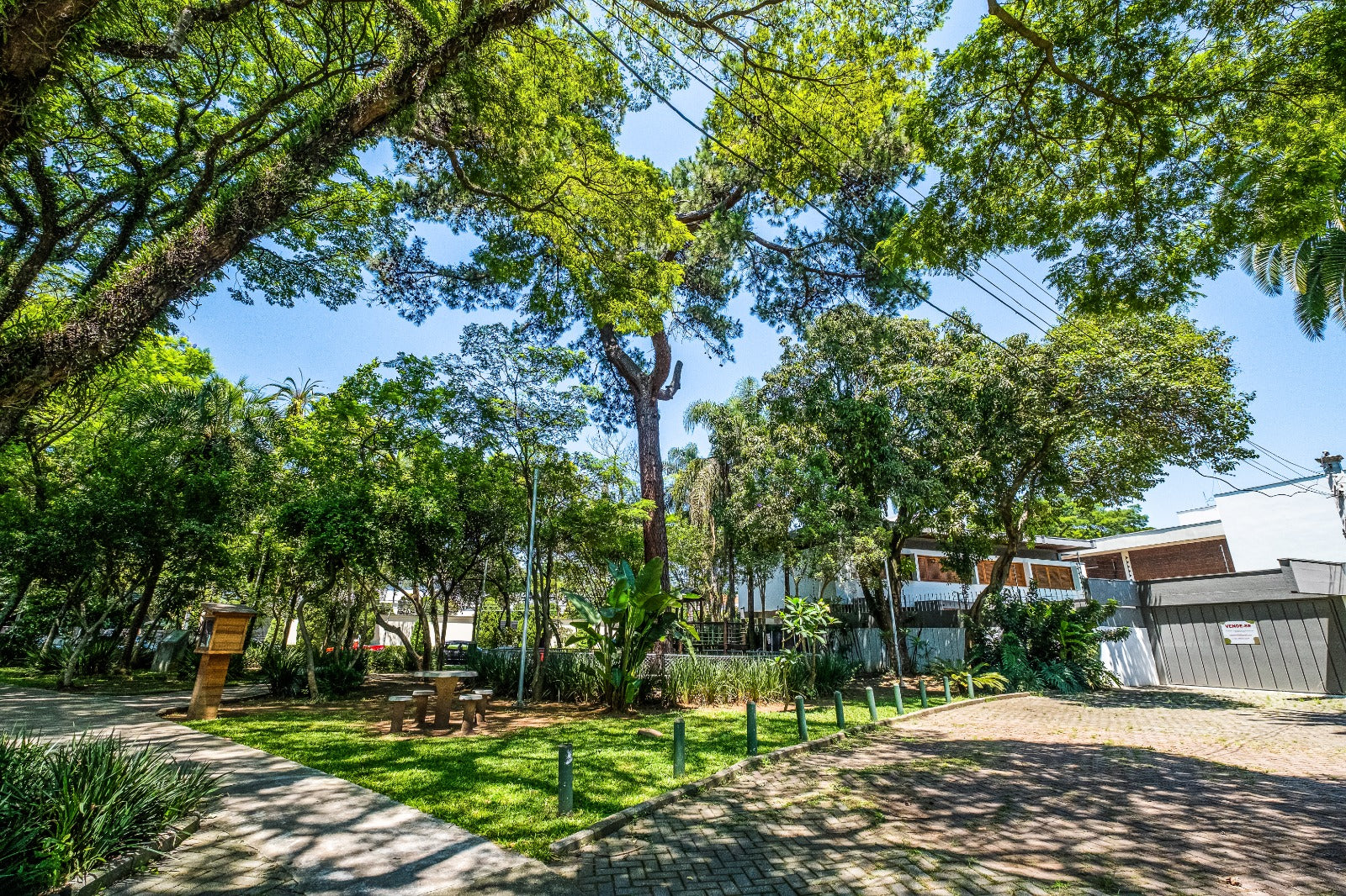 Casa Alto Padrão no Jardim Paulista: 310m² Construídos, Terreno 497m², Arquitetura Icônica e Retrofit Exclusivo