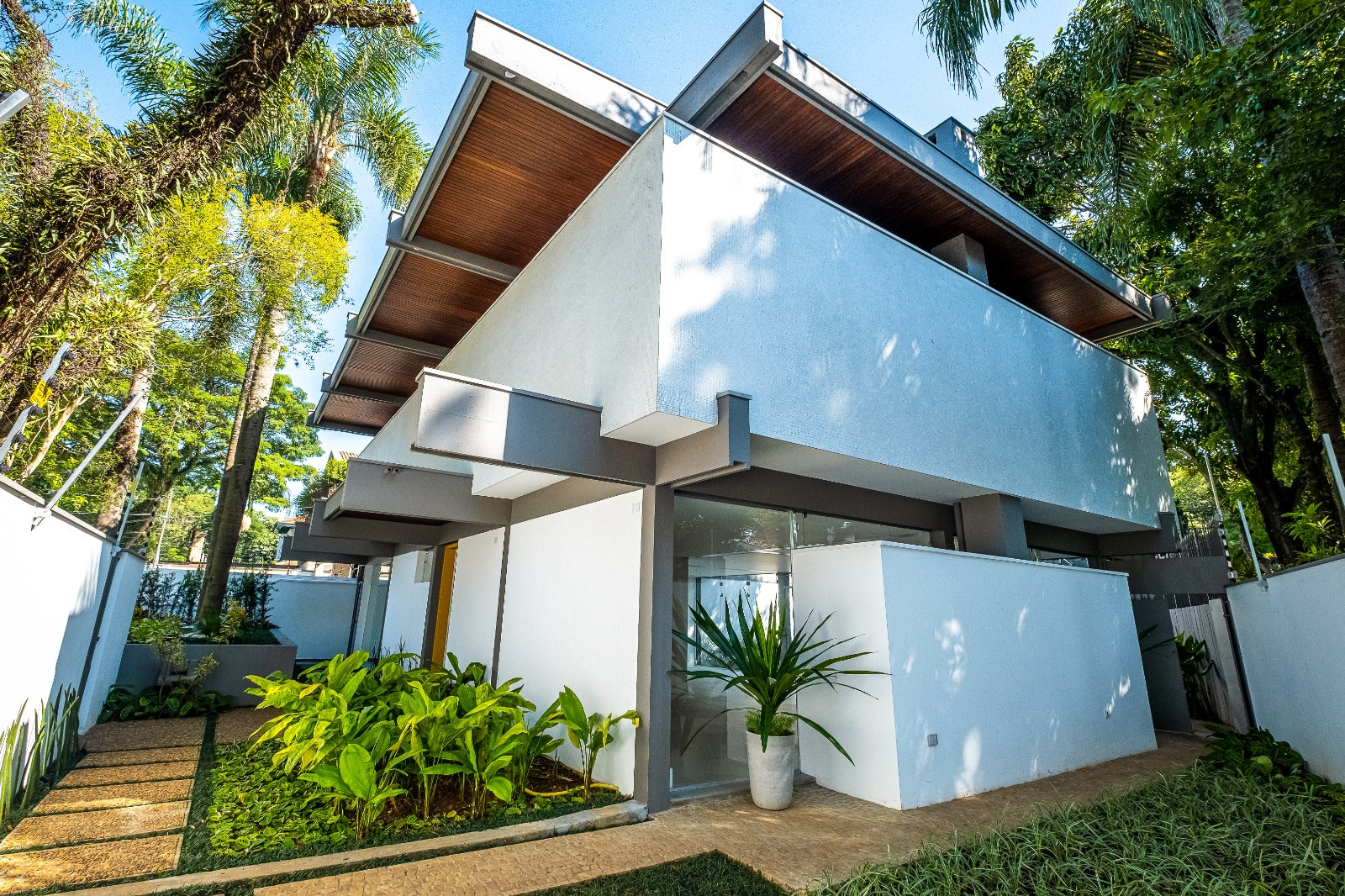 Casa Alto Padrão no Jardim Paulista: 310m² Construídos, Terreno 497m², Arquitetura Icônica e Retrofit Exclusivo