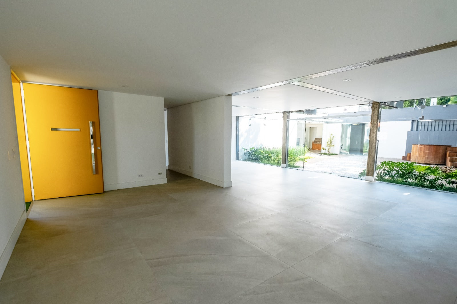 Casa Alto Padrão no Jardim Paulista: 310m² Construídos, Terreno 497m², Arquitetura Icônica e Retrofit Exclusivo