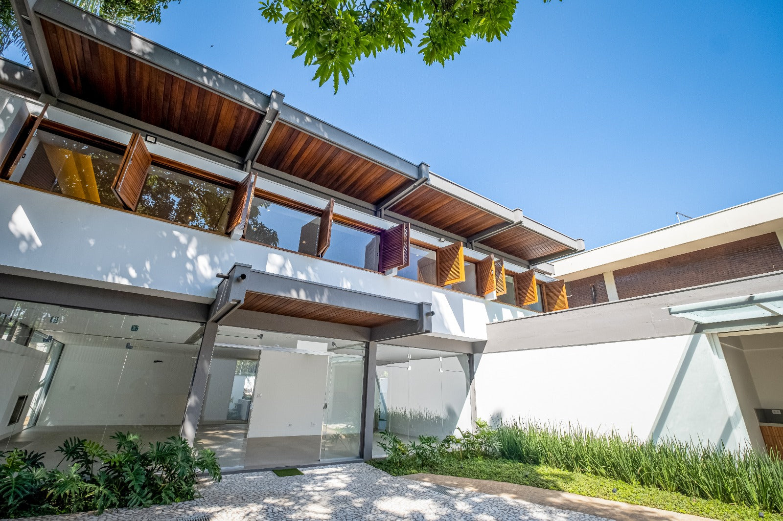 Casa Alto Padrão no Jardim Paulista: 310m² Construídos, Terreno 497m², Arquitetura Icônica e Retrofit Exclusivo