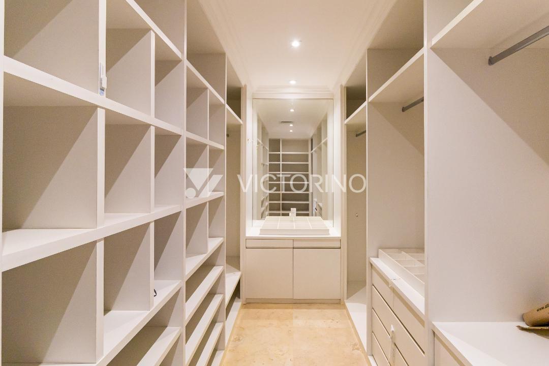 Apartamento Ultra Luxo no Jardins: 900m², 8 Vagas (até 11), Suíte Master com 2 Banheiros e Acabamento em Mármore