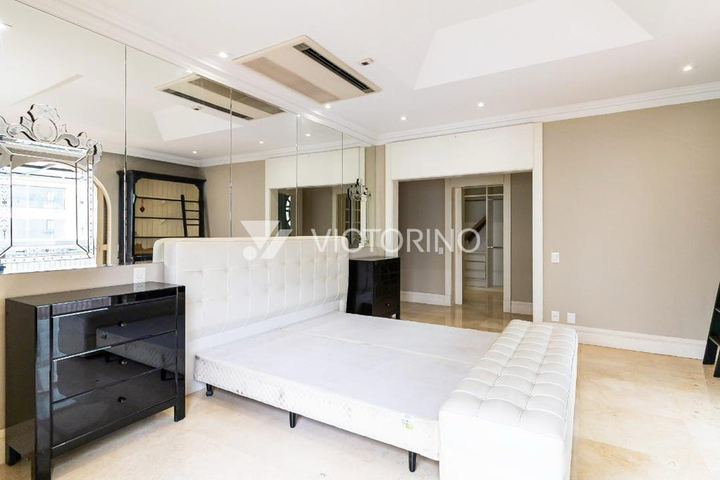 Apartamento Ultra Luxo no Jardins: 900m², 8 Vagas (até 11), Suíte Master com 2 Banheiros e Acabamento em Mármore
