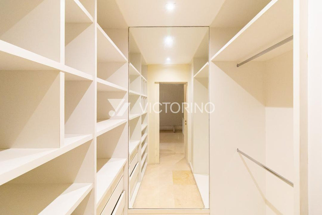 Apartamento Ultra Luxo no Jardins: 900m², 8 Vagas (até 11), Suíte Master com 2 Banheiros e Acabamento em Mármore