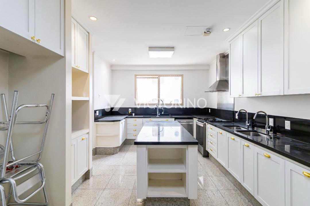 Apartamento Ultra Luxo no Jardins: 900m², 8 Vagas (até 11), Suíte Master com 2 Banheiros e Acabamento em Mármore