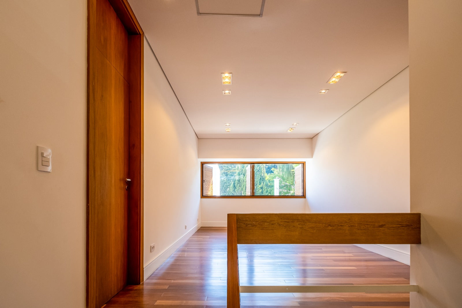 Casa Alto Padrão no Jardim Paulista: 310m² Construídos, Terreno 497m², Arquitetura Icônica e Retrofit Exclusivo