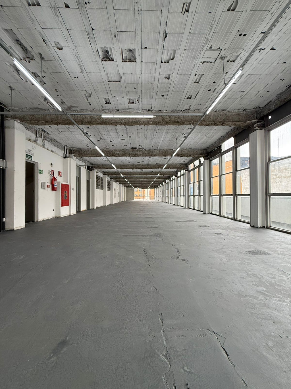 DISPONIVEL PRA LOCAÇÃO Edifício Comercial na República: 2.883m², Estrutura Completa, 2 Elevadores e Localização Estratégica