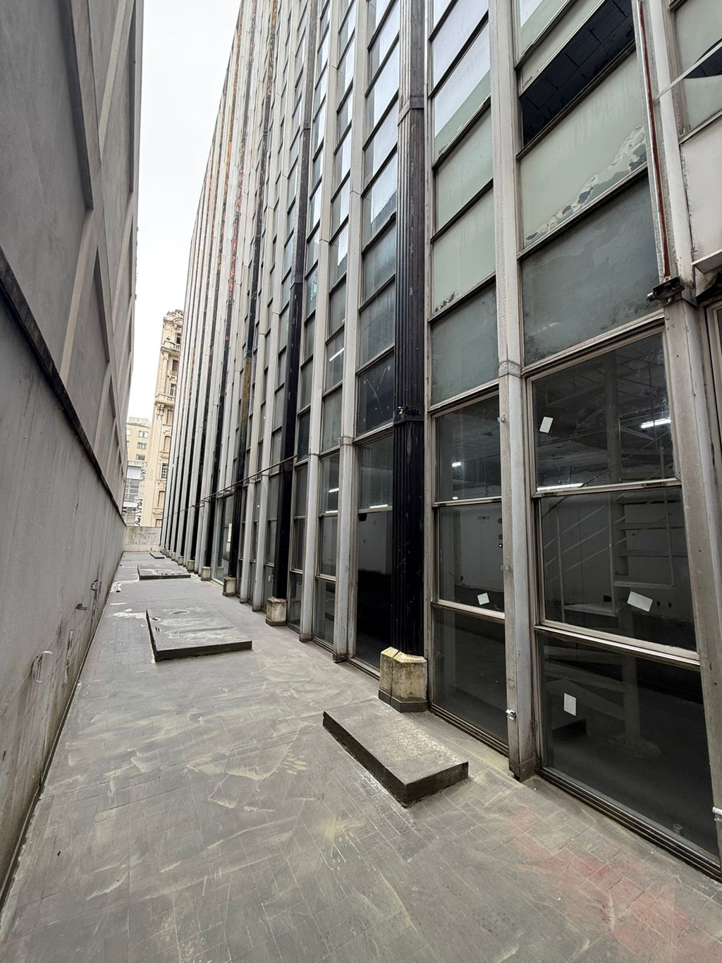 DISPONIVEL PRA LOCAÇÃO Edifício Comercial na República: 2.883m², Estrutura Completa, 2 Elevadores e Localização Estratégica