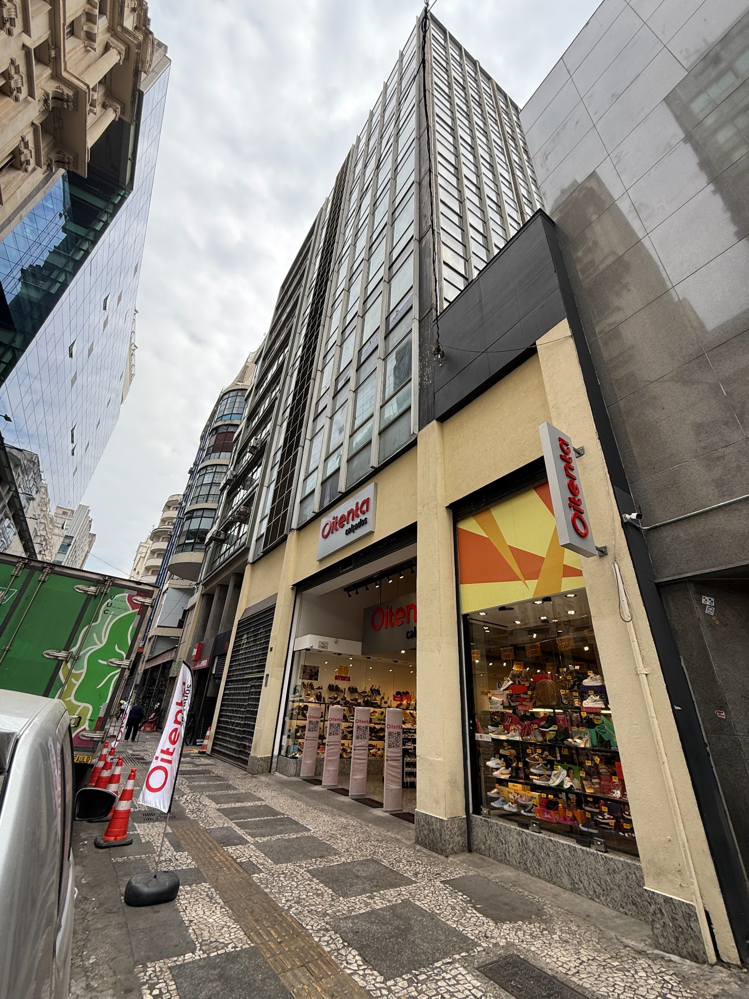 DISPONIVEL PRA LOCAÇÃO Edifício Comercial na República: 2.883m², Estrutura Completa, 2 Elevadores e Localização Estratégica