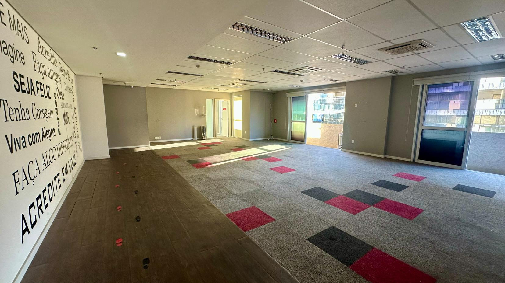 Laje Corporativa no Jardins: 630m², 14 Vagas, Infraestrutura Completa no Royal Office